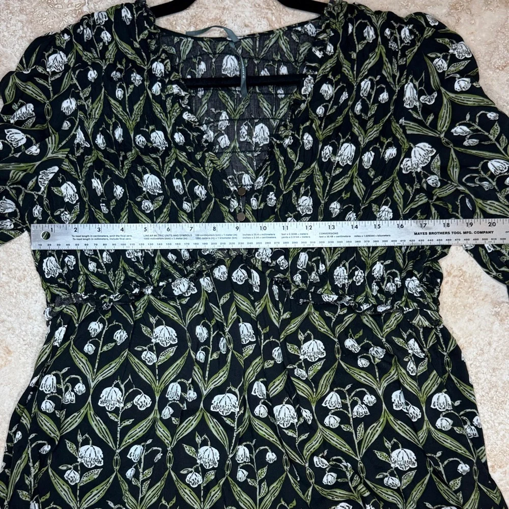 Anthropologie Ruched Sleeve V-neck Black and Green Floral Blouse Fall - XL - Picture 12 of 13
